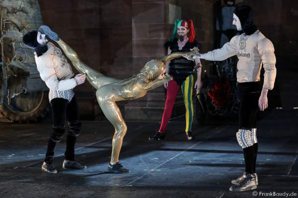 Jesus Capel Luna (Tanz), Chen-Wei Lee (Tanz),Jason Respilieux (Tanz), Maik Solbach (Narr)