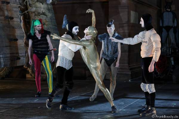 Alina Levshin (Ortlieb), Jesus Capel Luna (Tanz), Chen-Wei Lee (Tanz),Jason Respilieux (Tanz), Maik Solbach (Narr)