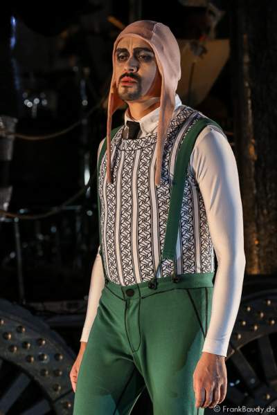 Radu Cojocariu als Erzähler bei Gemetzel - Nibelungen-Festspiele 2015 in Worms