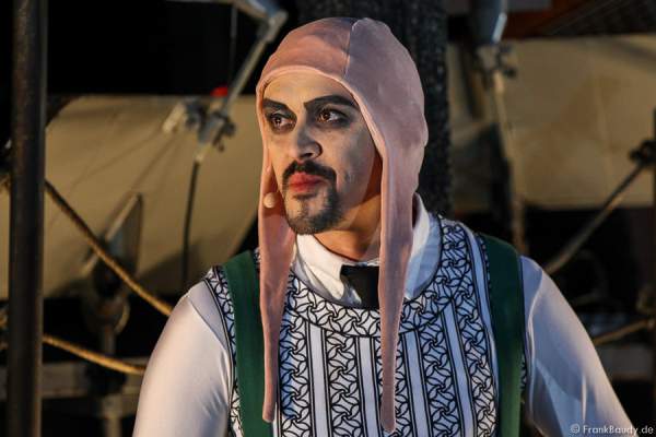 Radu Cojocariu als Erzähler bei Gemetzel - Nibelungen-Festspiele 2015 in Worms