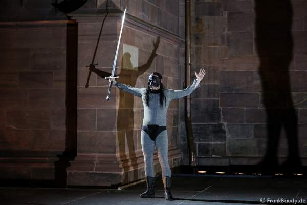Max Urlacher als Hagen bei Gemetzel - Nibelungen-Festspiele 2015 in Worms