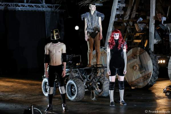 Alina Levshin als Ortlieb und Tänzer bei Gemetzel - Nibelungen-Festspiele 2015 in Worms