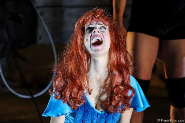Judith Rosmair als Kriemhild bei Gemetzel - Nibelungen-Festspiele 2015 in Worms