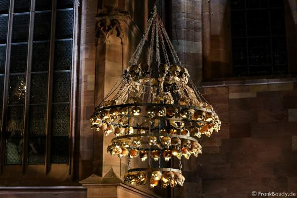 Totenschädel-Lampe bei Gemetzel - Nibelungen-Festspiele 2015 in Worms
