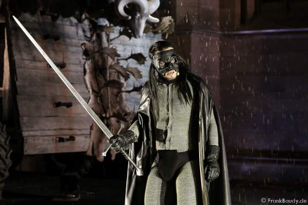 Max Urlacher als Hagen bei Gemetzel - Nibelungen-Festspiele 2015 in Worms