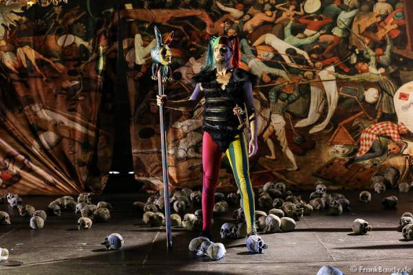 Maik Solbach als Narr bei Gemetzel - Nibelungen-Festspiele 2015 in Worms