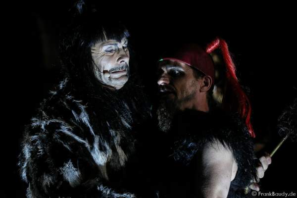Markus Boysen als König Etzel und Maik Solbach als Narr bei Gemetzel - Nibelungen-Festspiele 2015 in Worms