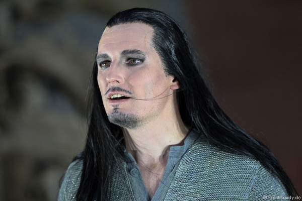 Max Urlacher als Hagen bei Gemetzel - Nibelungen-Festspiele 2015 in Worms