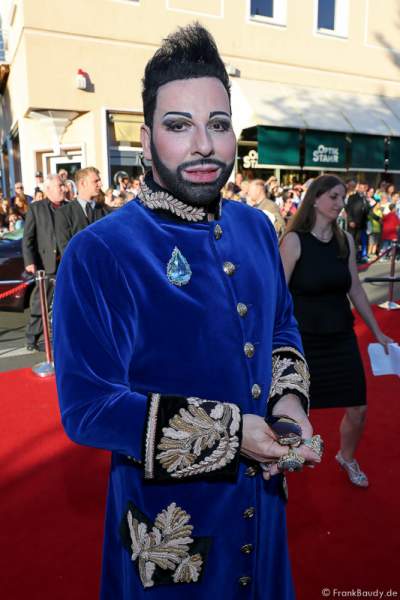Harald Glööckler auf dem roten Teppich bei der Premiere von Gemetzel - Nibelungen-Festspiele 2015 in Worms