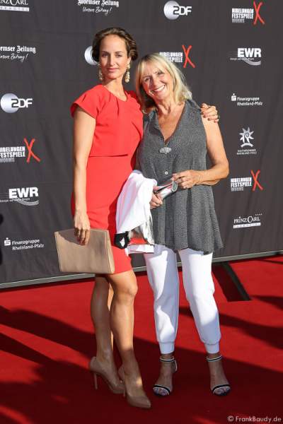 Diana Körner mit Tochter Lara Joy Körner bei der Premiere von Gemetzel - Nibelungen-Festspiele 2015 in Worms