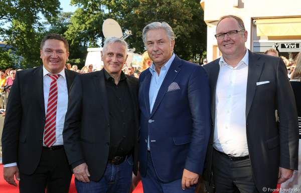 MdB Marcus Held, Joern Kubicki mit Lebenspartner Klaus Wowereit und Harald Christ (Vorsitzender des Vorstandes Finanzberatung der Postbank AG