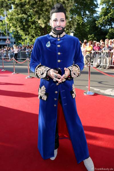Harald Glööckler auf dem roten Teppich bei der Premiere von Gemetzel - Nibelungen-Festspiele 2015 in Worms
