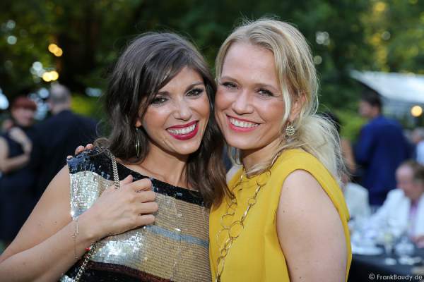 Anna Angelina Wolfers und Nova Meierhenrich bei der Premiere von Gemetzel - Nibelungen-Festspiele 2015 in Worms