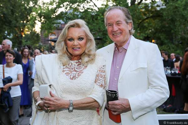 Max Schautzer mit Ehefrau Gundel bei der Premiere von Gemetzel - Nibelungen-Festspiele 2015 in Worms