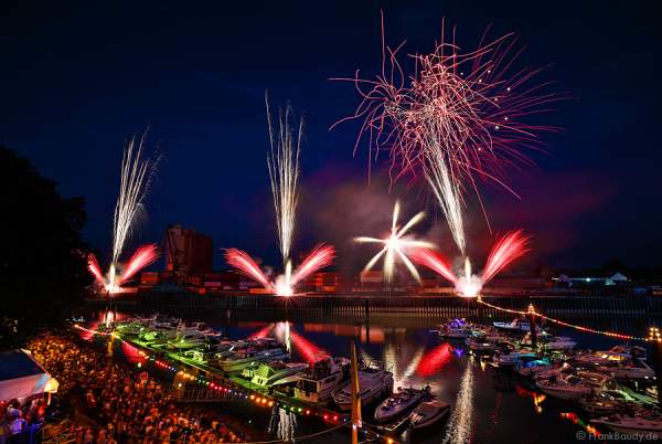 Hafenfeuerwerk beim Rheinischen Fischerfest 2015 in Gernsheim