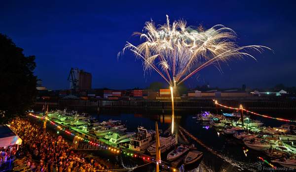 Hafenfeuerwerk beim Rheinischen Fischerfest 2015 in Gernsheim