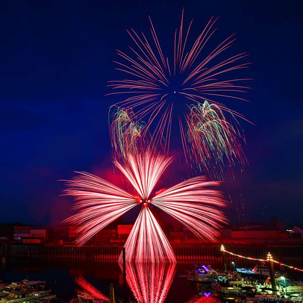 Hafenfeuerwerk beim Rheinischen Fischerfest 2015 in Gernsheim