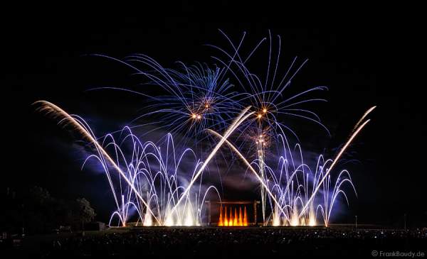 Wasserspiele, Feuerwerk bei Aquatique Show ALSACE - 70 Jahre Frieden - Art et Lumière, Furdenheim 2015