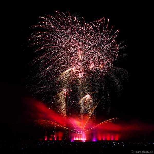 Feuerwerk Show ALSACE - 70 Jahre Frieden - Art et Lumière, Furdenheim 2015