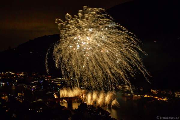 Feuerwerk auf der Alten Brücke bei der 3. Heidelberger Schlossbeleuchtung 2015