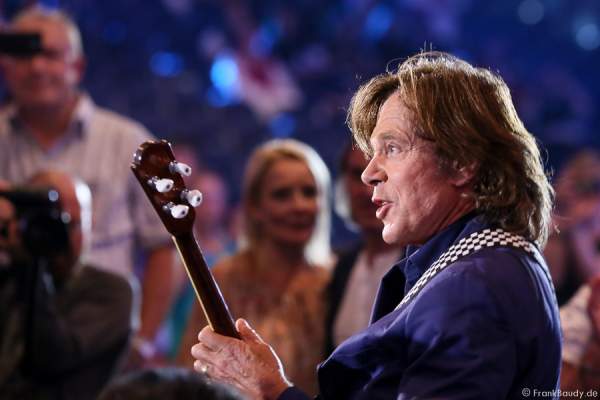 Jürgen Drews mit Banjo bei der Stadlshow 2015 in Offenburg