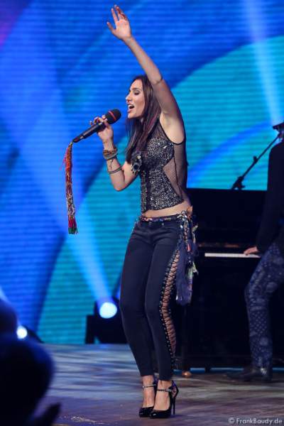Bluma (Sängerin Jessica Sperlich) bei der Stadlshow 2015 in Offenburg