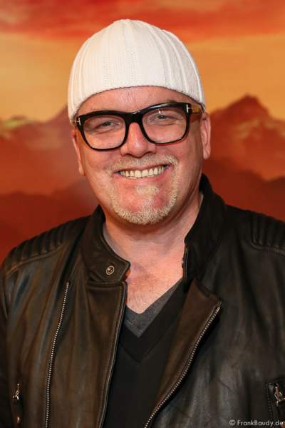 DJ Ötzi (bürgerlich Gerhard Friedle, auch Gerry Friedle genannt), alias Anton featuring DJ Ötzi