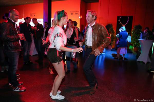 La Goassn tanzen mit Peter Kraus auf der After-Show-Party Seitenblicke der Stadlshow 2015 in Offenburg