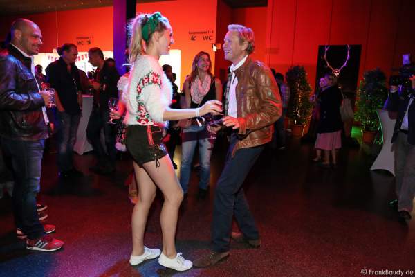 La Goassn tanzen mit Peter Kraus auf der After-Show-Party Seitenblicke der Stadlshow 2015 in Offenburg