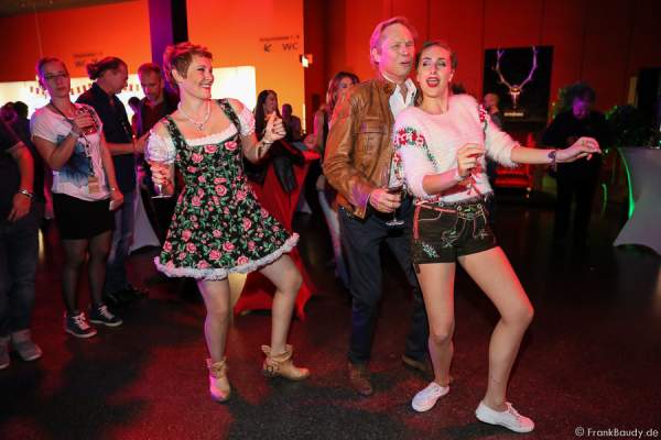 La Goassn tanzen mit Peter Kraus auf der After-Show-Party Seitenblicke der Stadlshow 2015 in Offenburg