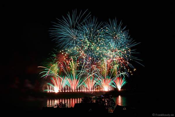 Farbenfrohes Feuerwerk in Oberwesel