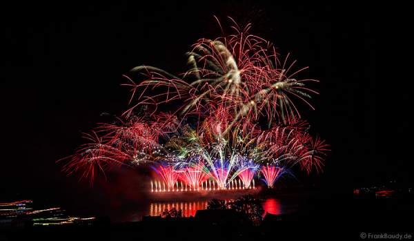 Farbenfrohes Feuerwerk in Oberwesel