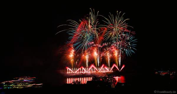 Feuerwerk bei Nacht der 1000 Feuer in Oberwesel 2015