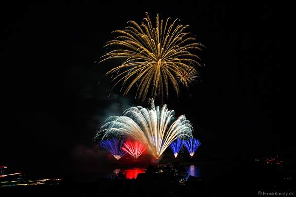 Feuerwerk bei Nacht der 1000 Feuer in Oberwesel 2015