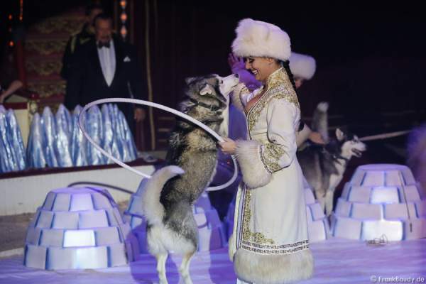 Die Saabel Family mit ihrer Show Petersburger Schlittenfahrt bei Circus Roncalli-Salto Vitale