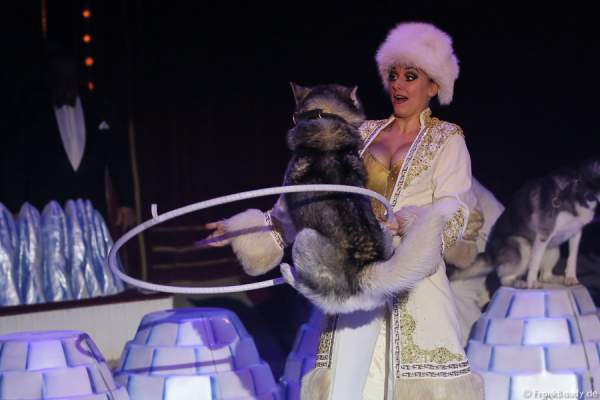 Die Saabel Familie mit ihrer Show Petersburger Schlittenfahrt bei Circus Roncalli-Salto Vitale