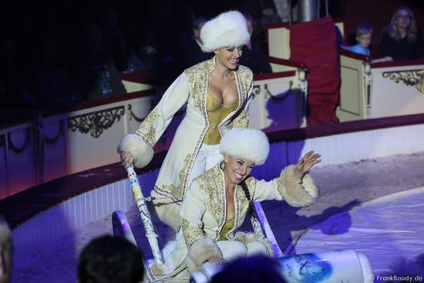 Die Saabel Familie mit ihrer Show Petersburger Schlittenfahrt bei Circus Roncalli-Salto Vitale