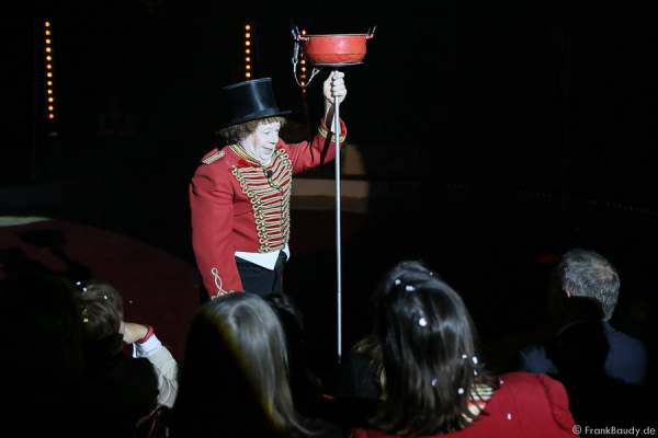 Komiker Sergej Maslennikov bei der Show Salto Vitale des Circus Roncalli