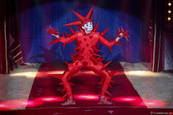 Andrej Ivakhnenko bei der Show Salto Vitale des Circus Roncalli