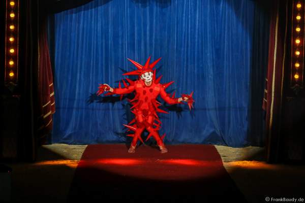 Andrej Ivakhnenko bei der Show Salto Vitale des Circus Roncalli