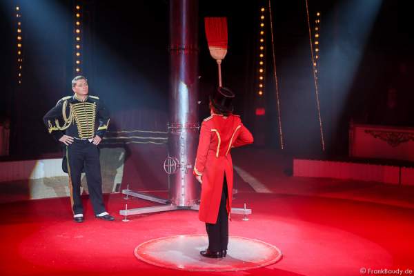 Komiker Sergej Maslennikov bei der Show Salto Vitale des Circus Roncalli