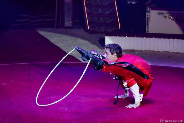 Kontorsionist Andrey Romanovsky bei Salto Vitale des Circus Roncalli