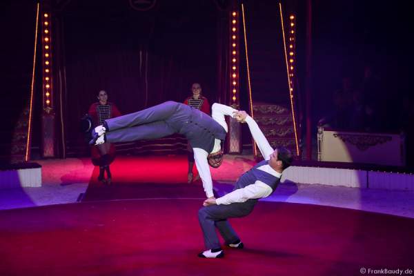 Curatola Brothers bei Salto Vitale des Circus Roncalli