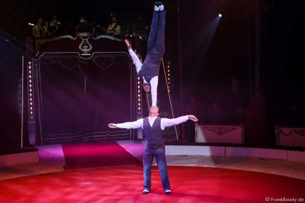 Curatola Brothers bei Salto Vitale des Circus Roncalli