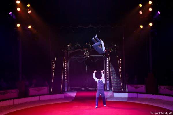 Curatola Brothers bei Salto Vitale des Circus Roncalli