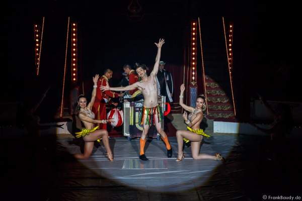 Bananentanz mit Gabor Vosteen bei Salto Vitale des Circus Roncalli