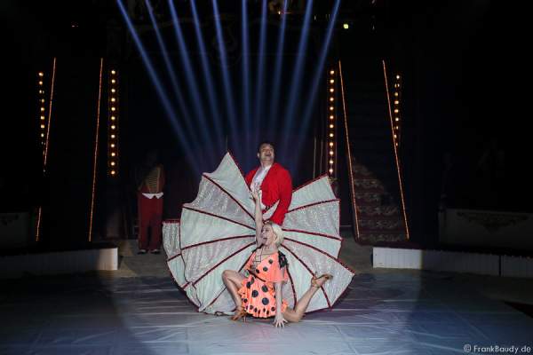 Duo Minasov mit Elena und Victor - Quick Change - Salto Vitale des Circus Roncalli