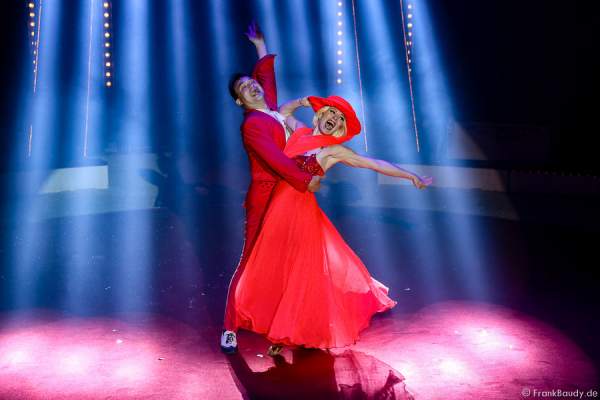 Duo Minasov mit Elena und Victor - Quick Change - Salto Vitale des Circus Roncalli