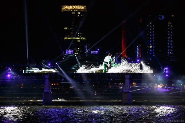 Jetski bei der Show von 25 Jahre Deutsche Einheit in Frankfurt 2015
