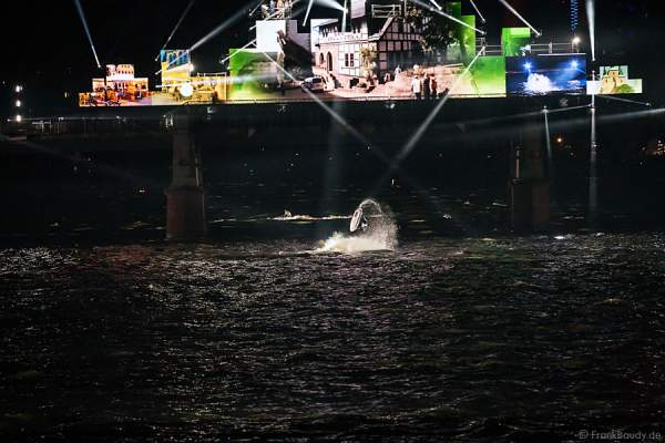 Jetski-Salto bei der Show am Main von 25 Jahre Deutsche Einheit in Frankfurt 2015